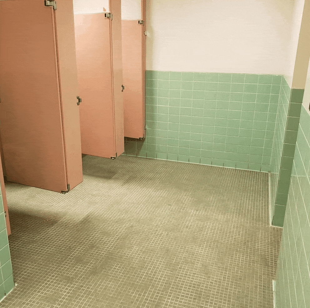 https://7064859.fs1.hubspotusercontent-na1.net/hubfs/7064859/Before%20and%20After%20Images/GIFs/ChromaGLAZE/ChromaGLAZE%20-%20Bathroom%208%20-%20Partitions%20&%20Walls.gif